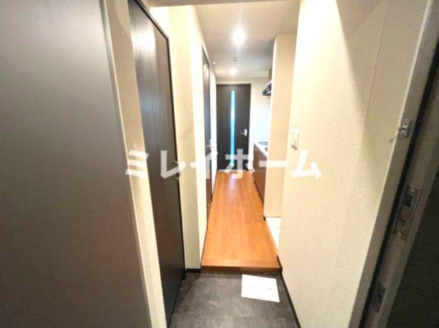 玄関　同建物内、別のお部屋の参考写真になります。