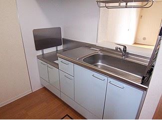 キッチン　同タイプのキッチンです。食器や調理器具など十分収まりますよ。