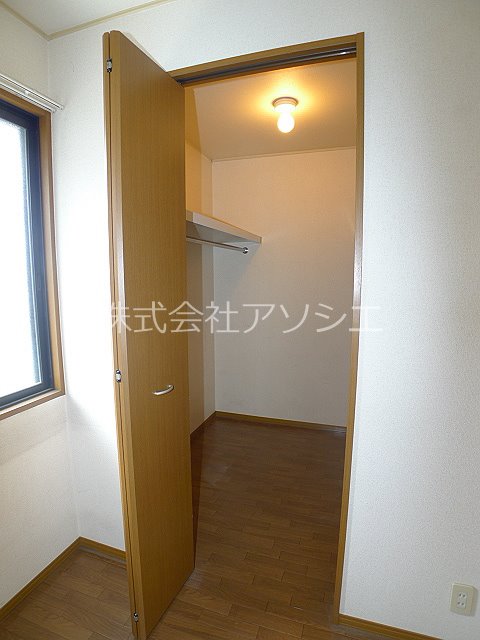 収納　ウォークインクローゼット