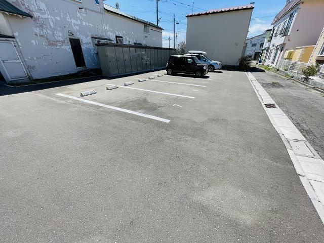 駐車場　駐車場