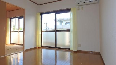 その他　ベランダ側洋室です♪