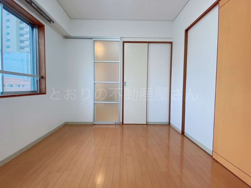 その他部屋・スペース　中部屋のため壁の窓はありません。