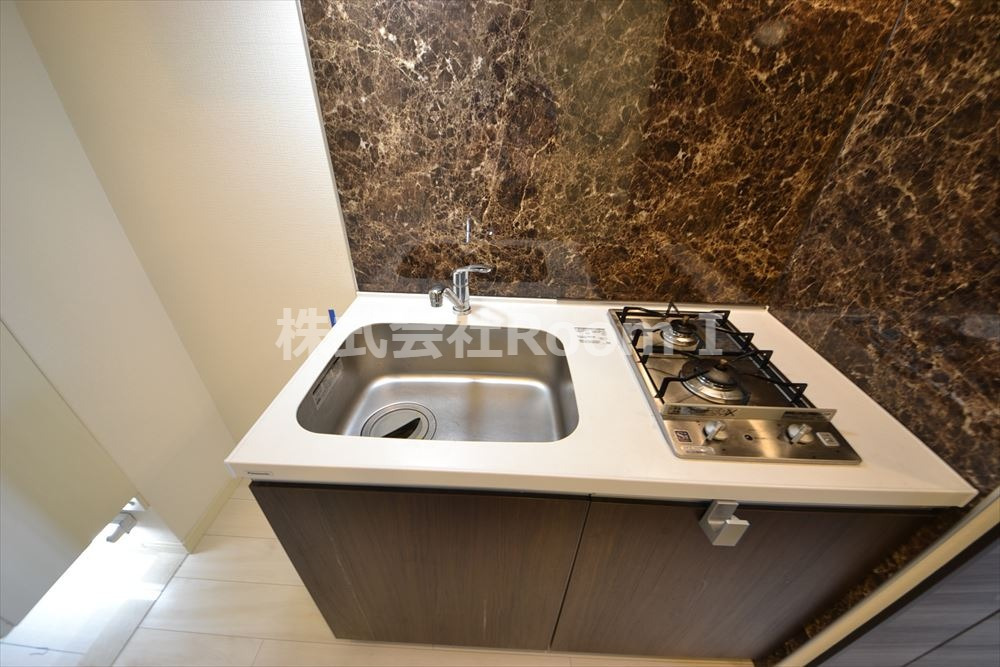 キッチン　コンパクトなキッチンで掃除もラクラク