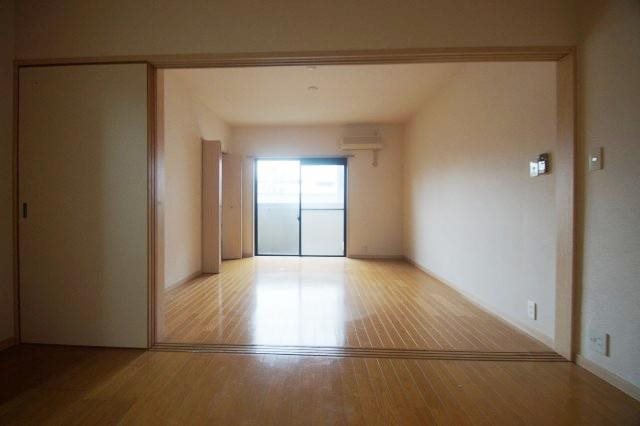 居室・リビング　室内