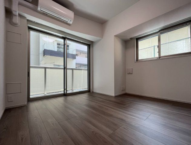 居室・リビング　☆明るい洋室☆