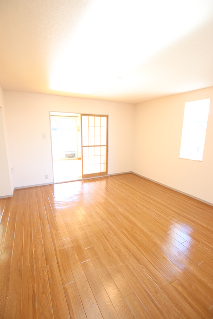 居室・リビング　日当たりの良い明るいリビングです