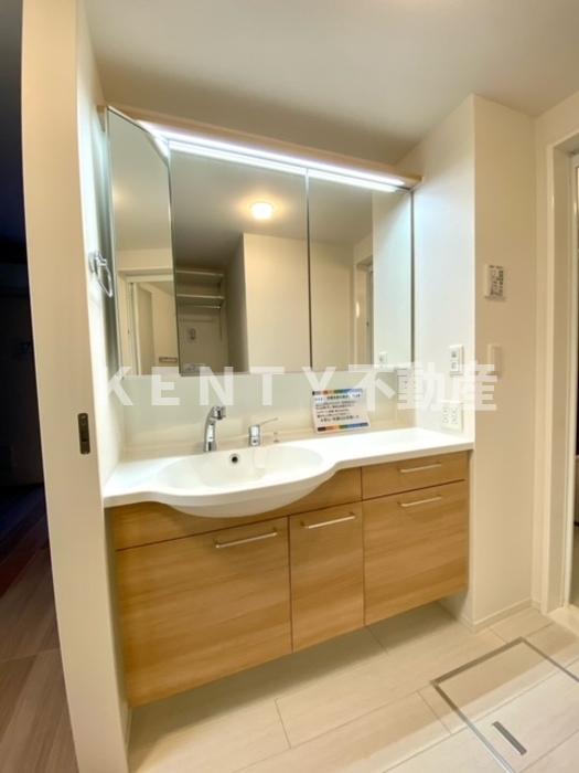 洗面設備　脱衣スペースもあります