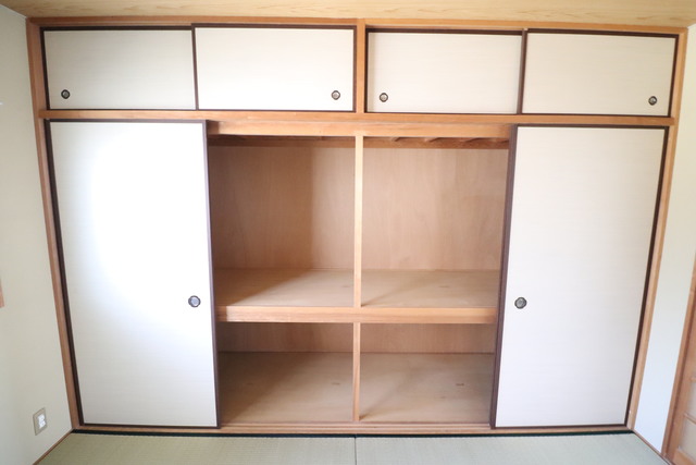 収納　押入