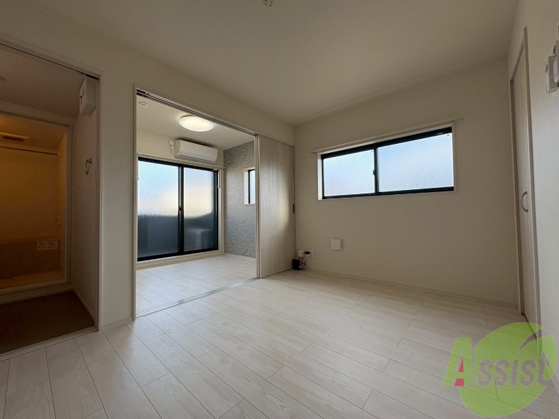 居室・リビング　白を基調とした室内なので気分が明るくなりますね。