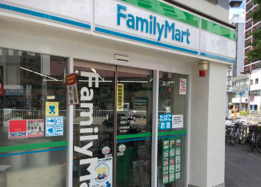 コンビニ　ファミリーマート 両国四丁目店（コンビニ）まで102m