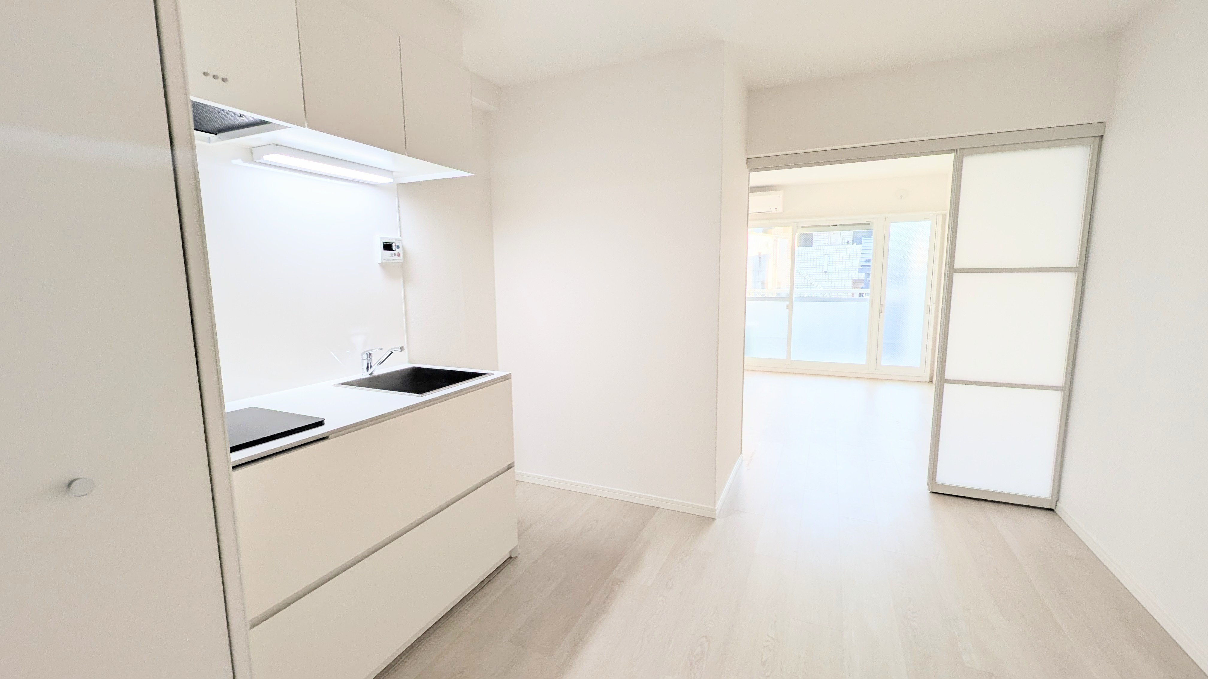 居室・リビング　今回リノベ―ション済み、とっても綺麗なお部屋です♪