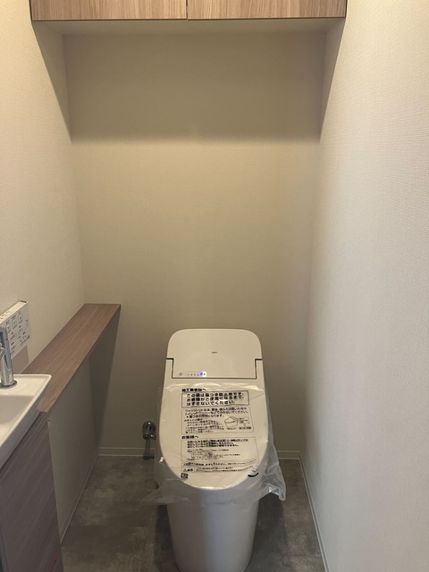 トイレ　※写真は同タイプ住戸です。