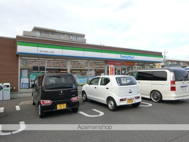 コンビニ　ファミリーマート（コンビニ）まで482m