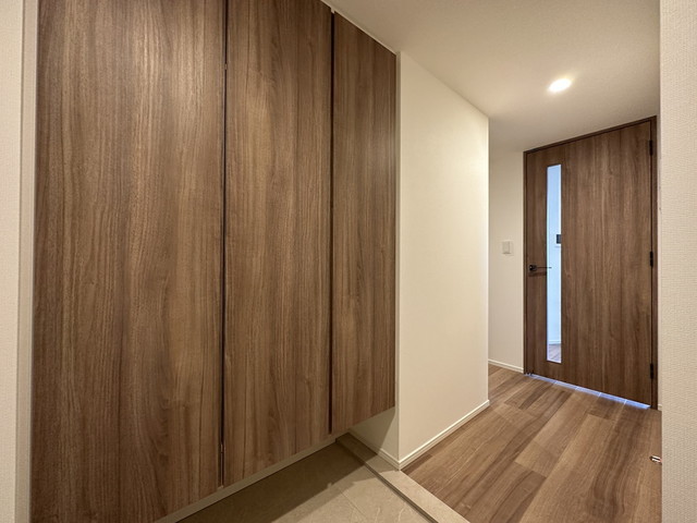 玄関　※写真は同タイプ住戸です。