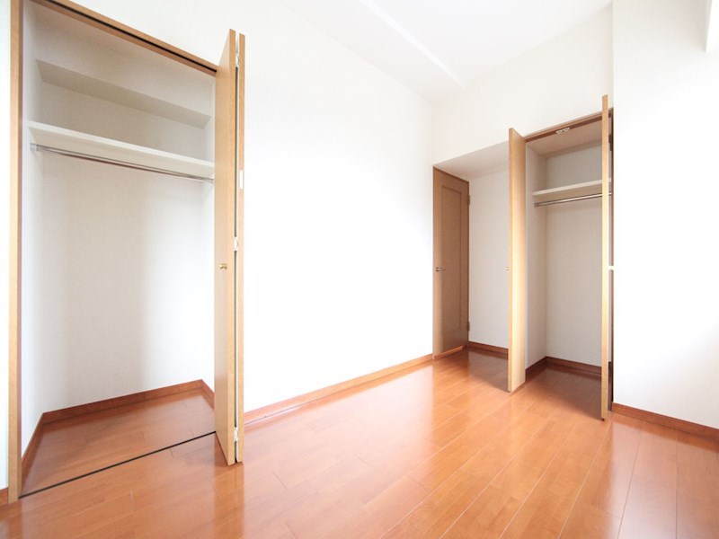 その他部屋・スペース　洋室6.4帖　クローゼット付（収納充実してます）