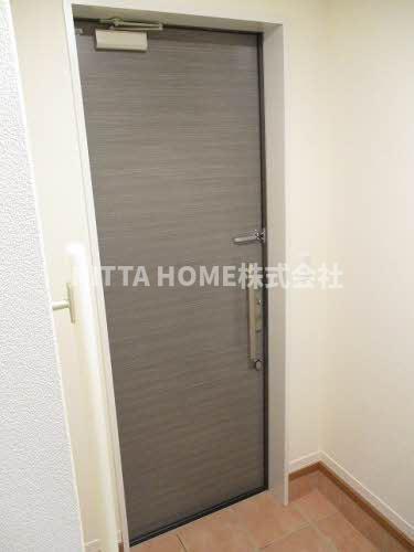 玄関　玄関スペースも広々◆