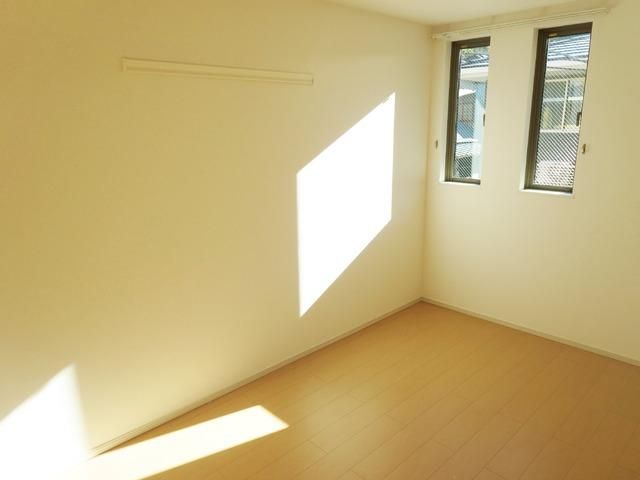 居室・リビング　★各部屋収納付きの洋室です★