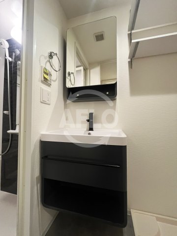 洗面設備　コンフォリア・リヴ淡路町一丁目　独立洗面台