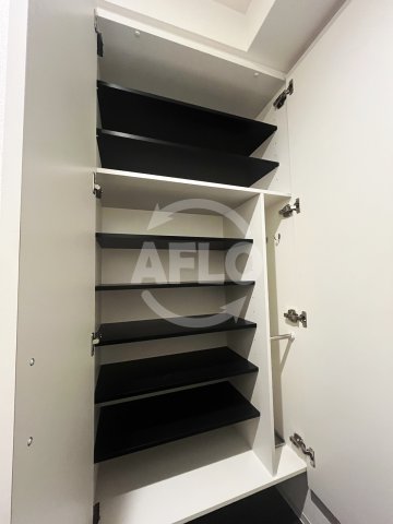 収納　コンフォリア・リヴ淡路町一丁目　シューズボックス