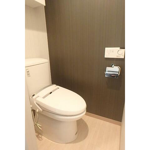 トイレ　温水洗浄便座付き♪