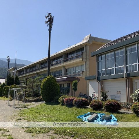 小学校　西春近南小学校（小学校）まで770m