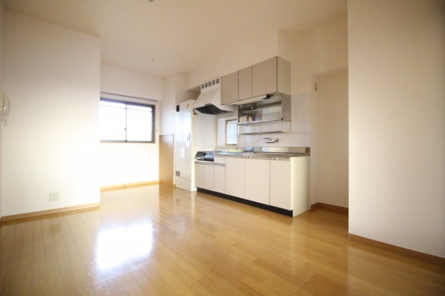 居室・リビング　こちらのリビングで趣味の時間をお楽しみください