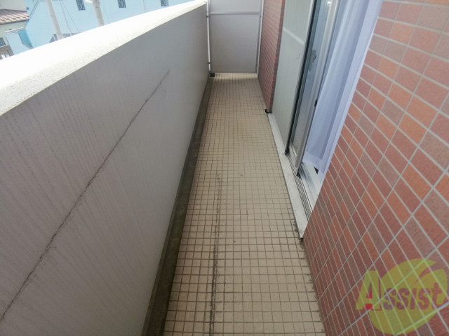 バルコニー　バルコニーは洗濯物がしっかり干せそうな広さです。