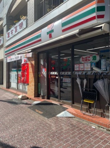 コンビニ　セブンイレブン 南麻布店（コンビニ）まで303m