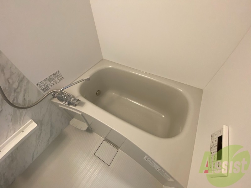 バス・シャワールーム　浴槽付きのお風呂です。ここで一日の疲れを癒しましょう。