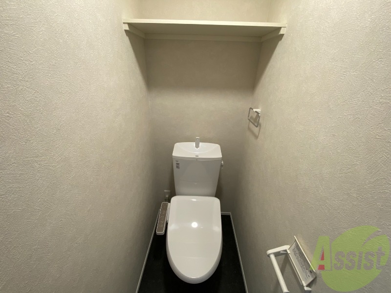 トイレ　トイレはこちらのウォシュレット付きになりますね。