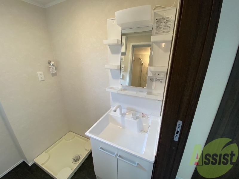 洗面設備　洗面台はこちら、広々して使いやすそうですね。