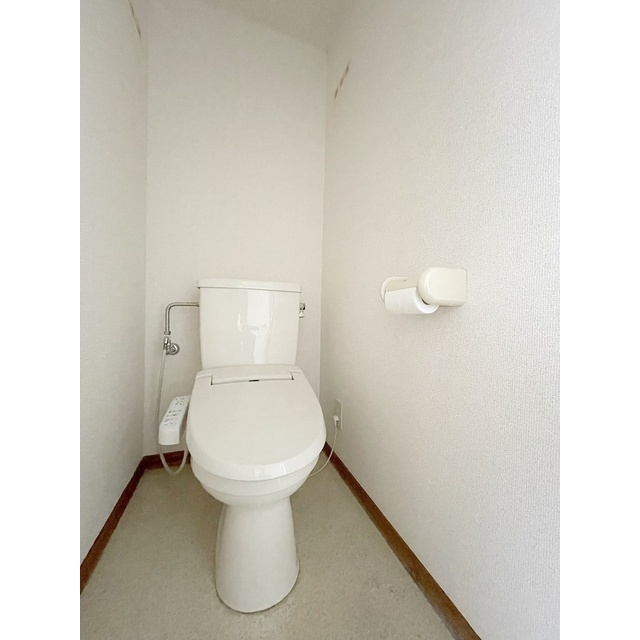 トイレ　※他室の写真となります。