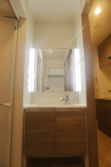 洗面設備　（同建物同間取参考写真）