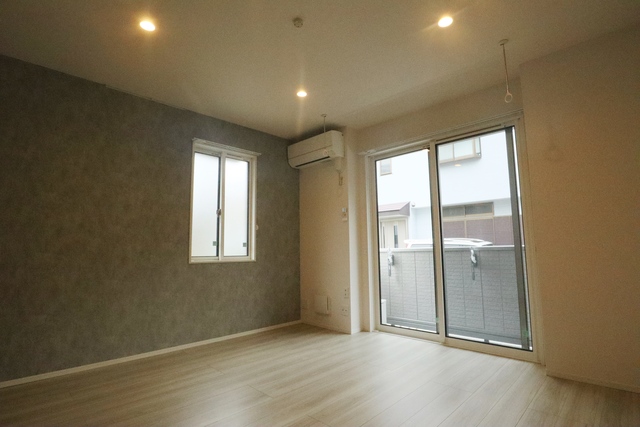 居室・リビング　（同建物同間取参考写真）