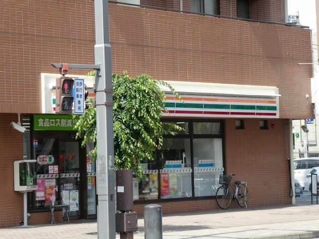 コンビニ　セブンイレブン（コンビニ）まで1095m