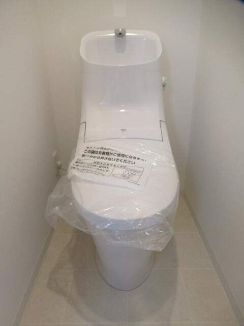 トイレ　温水洗浄便座です