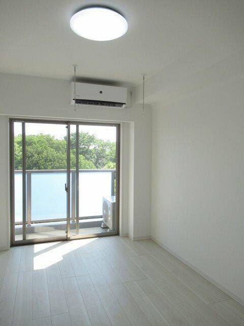 居室・リビング　南西向きのお部屋です