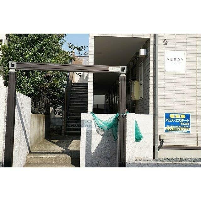 エントランス　入口・ゴミ置き場