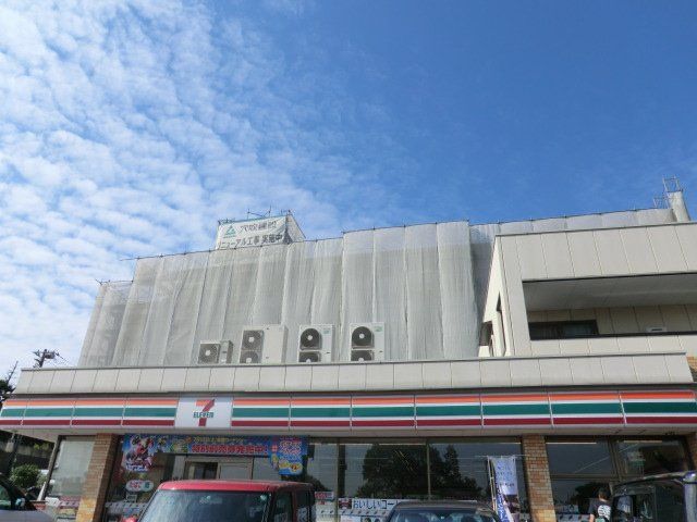 コンビニ　セブン-イレブン横浜田奈店（コンビニ）まで556m