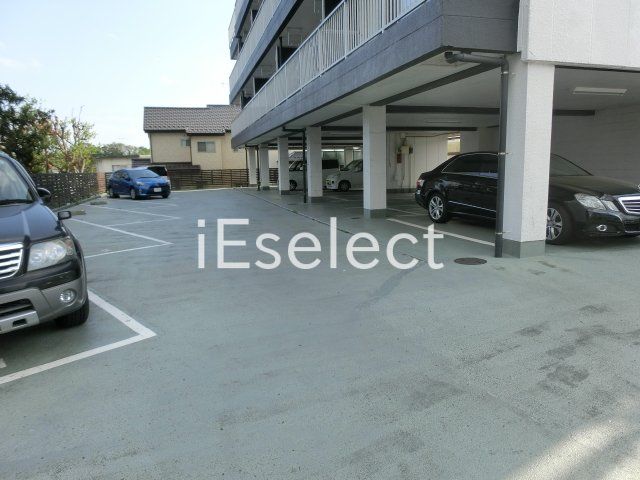 駐車場　広々とした駐車場ございます。