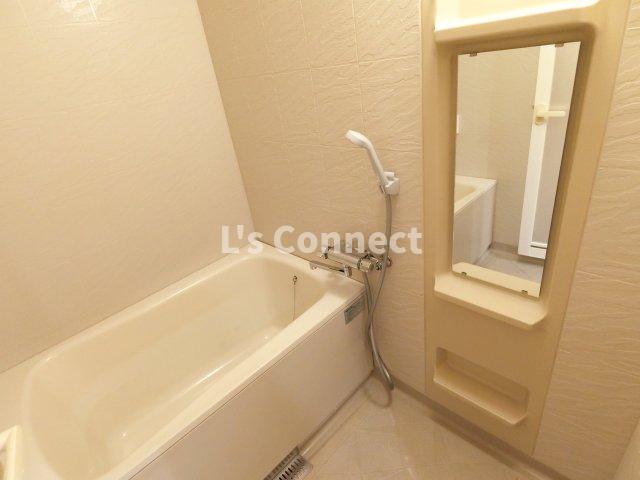 バス・シャワールーム　追焚き機能付きのお風呂。