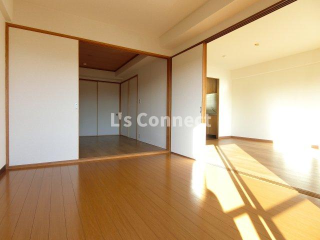 その他部屋・スペース　洋室２部屋は繋げて使うこともできます。