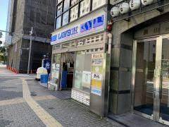 コンビニ　ローソン 港南三丁目店（コンビニ）まで154m