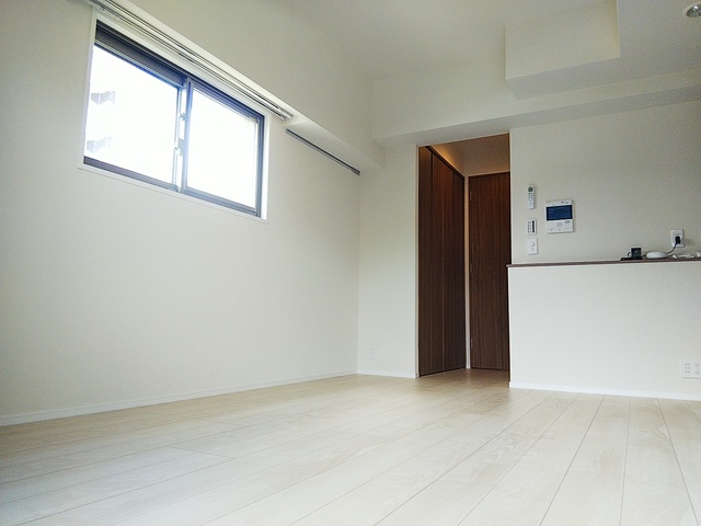 居室・リビング　室内