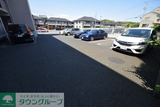 駐車場　敷地内駐車場　空き無し