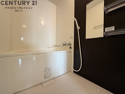 バス・シャワールーム　シンプルで機能的なユニットバス！