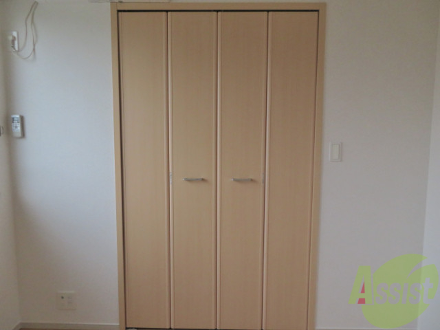 収納　大きなクローゼットが寝室にあります。