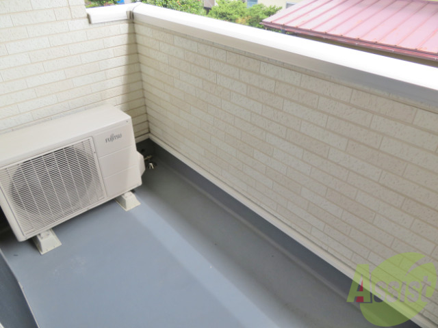 バルコニー　バルコニーがあるので洗濯物は外に干せていいですね～