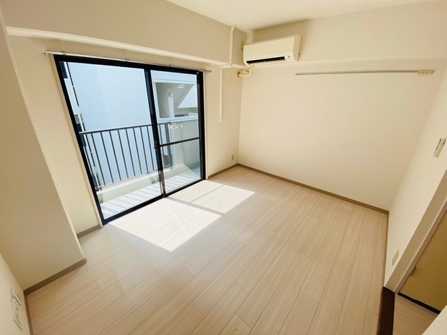 居室・リビング　別号室の写真