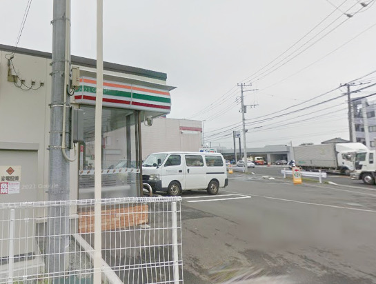 コンビニ　セブンイレブン（コンビニ）まで643m